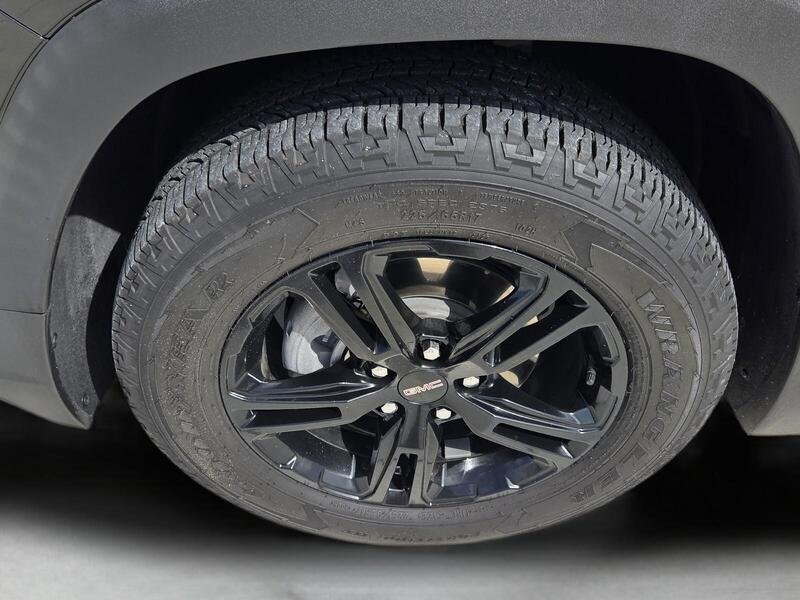 Used 2024 Ebony Twilight Metallic GMC AWD 4DR AT4 image 9