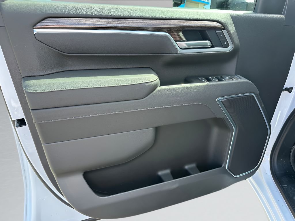 New 2026 Summit White Chevrolet LT image 19