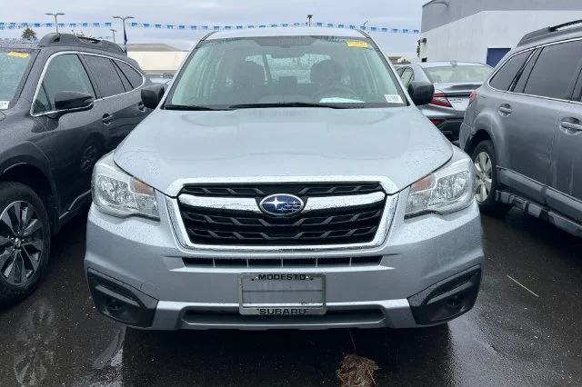 Used 2018 Silver Subaru 2.5i image 3