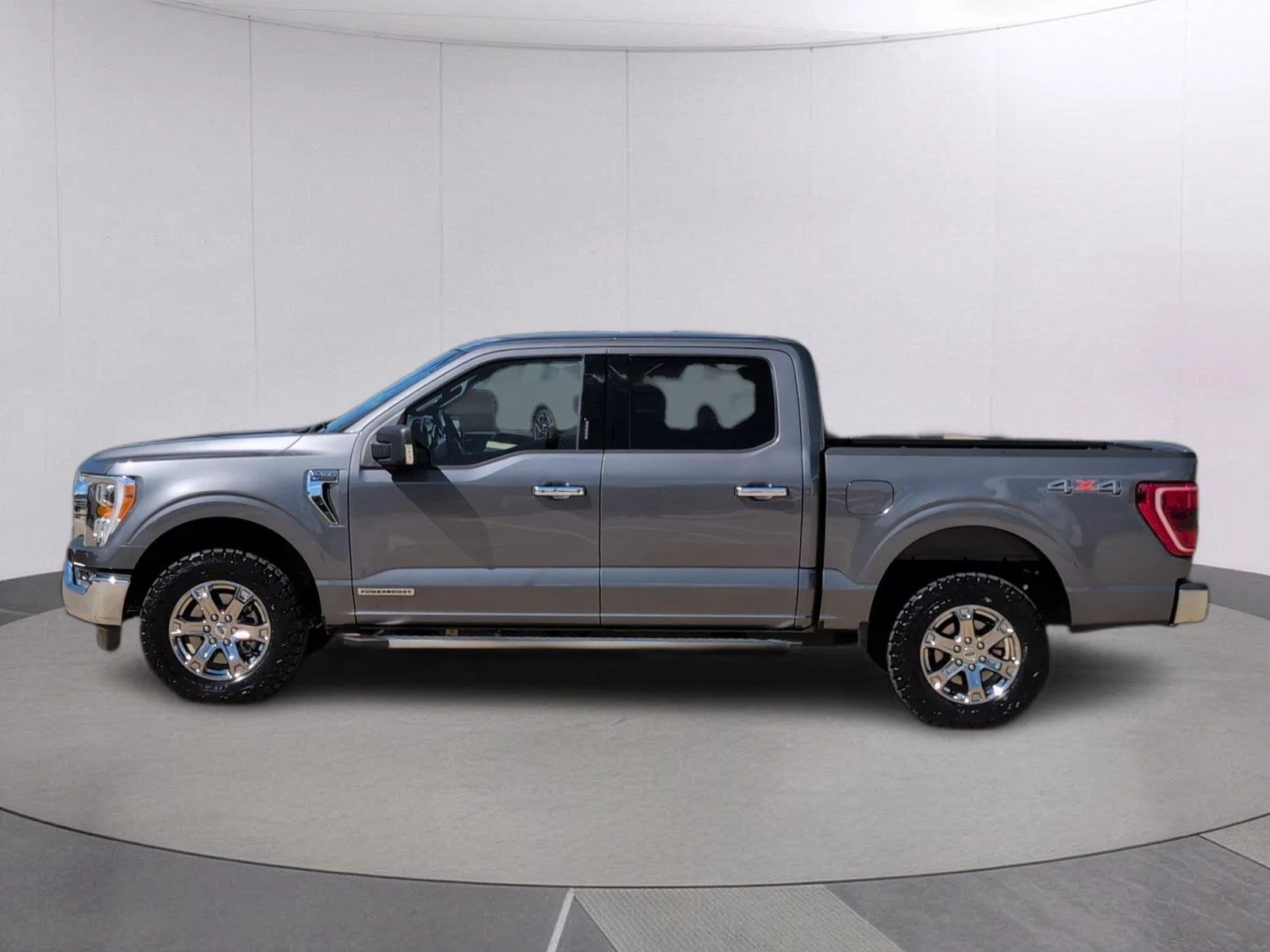 Used 2023 Oxford White Ford XLT image 2
