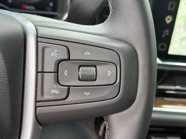 Used 2025 Summit White GMC SLE image 25