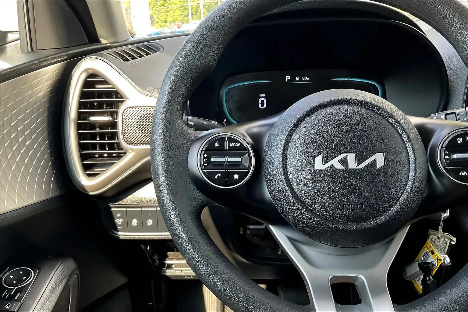 Used 2025 Snow White Pearl Kia LX image 23