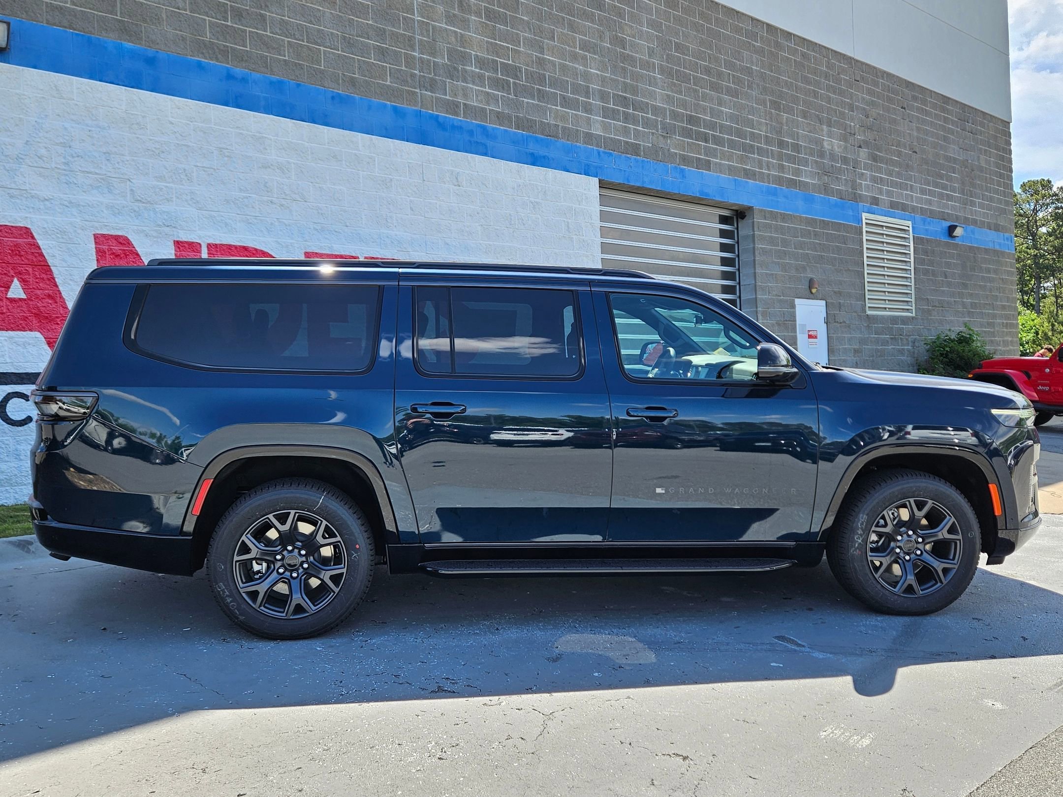 New 2026 Fathom Blue Pearl-Coat Exterior Paint (Late Availability) Jeep Limited Altitude image 8
