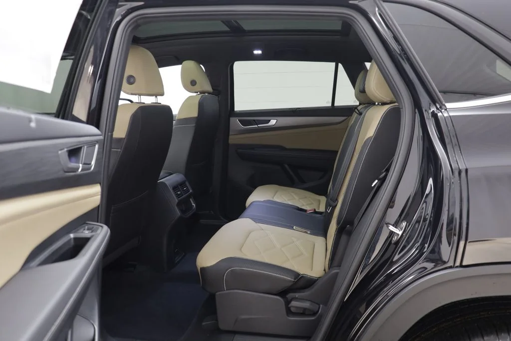 New 2026 Deep Black Volkswagen SE w/Technology image 13
