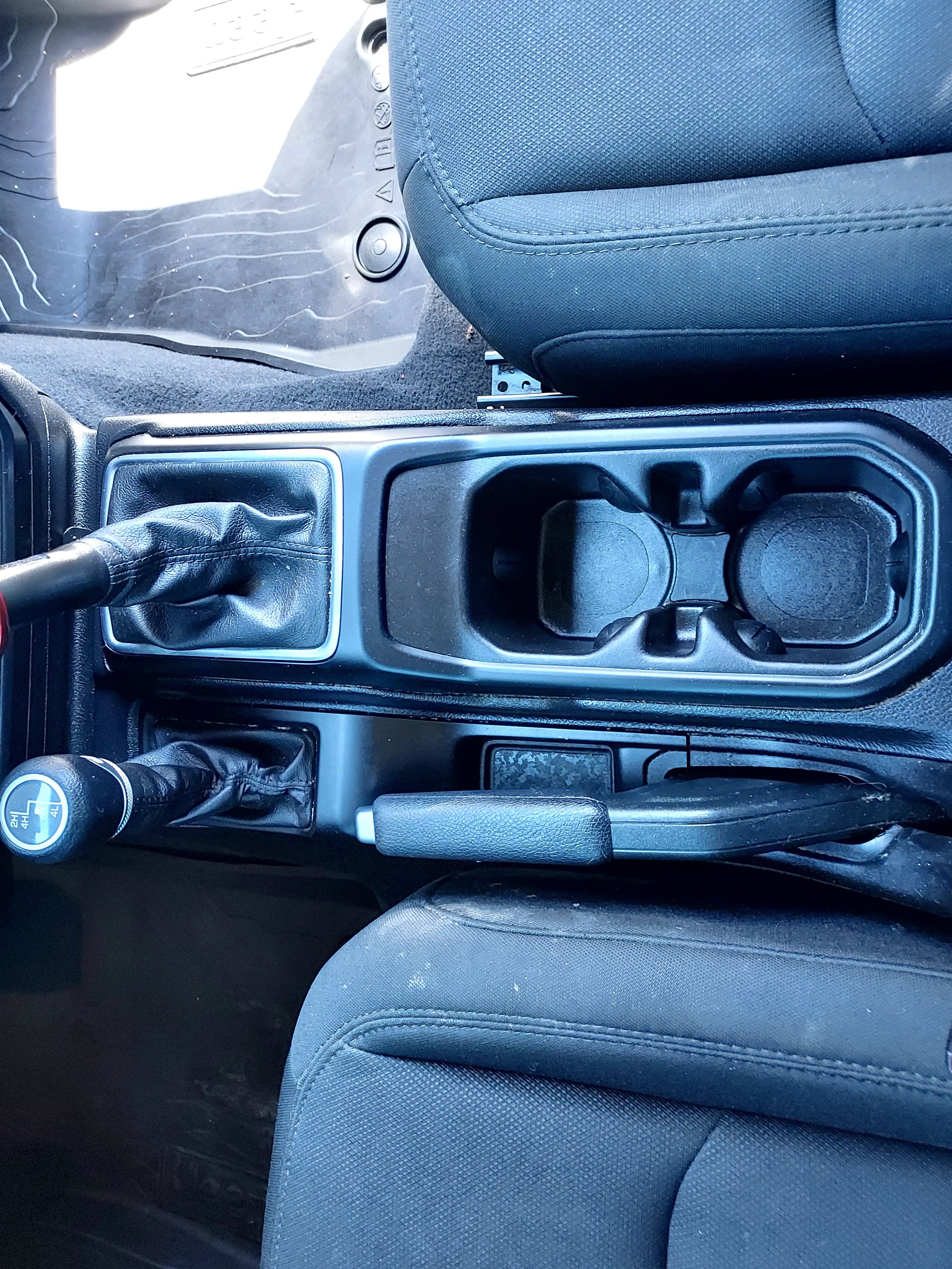Used 2018 Black Clearcoat Jeep Sport S image 21