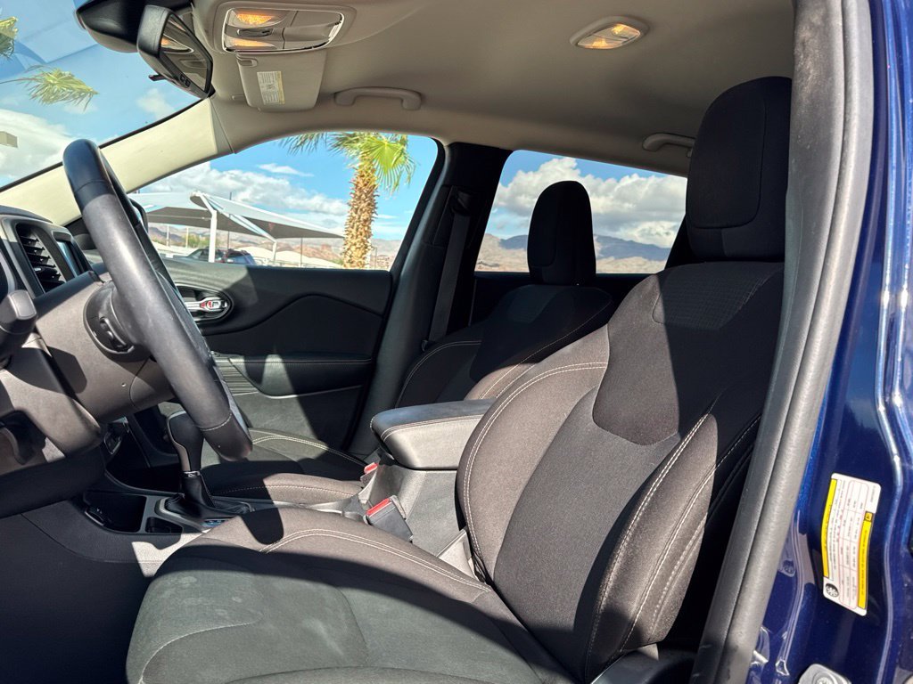 Used 2016 Blue Jeep Latitude image 20