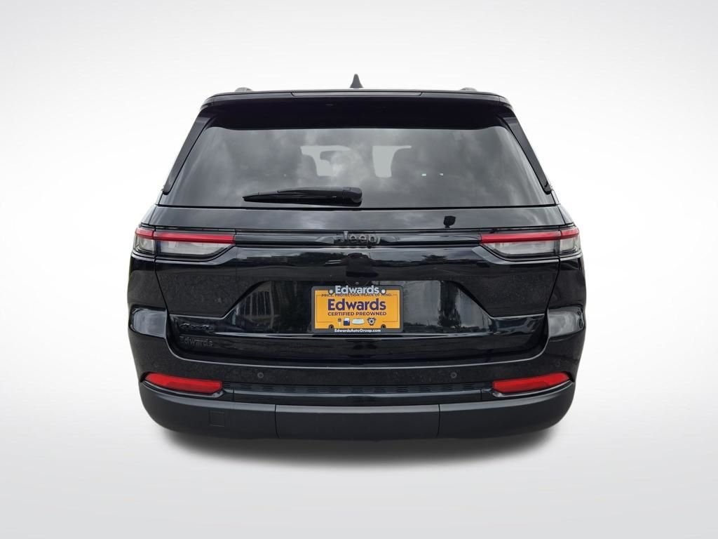Used 2023 Black Jeep Altitude X image 4