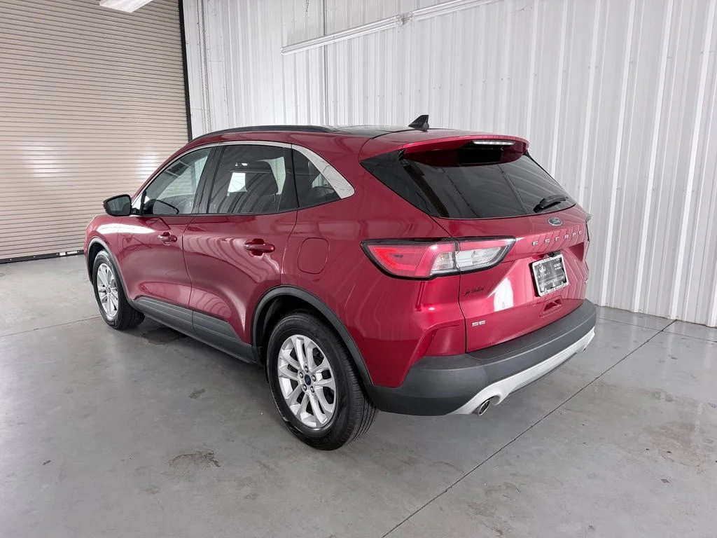 Used 2020 Red Ford SE image 7
