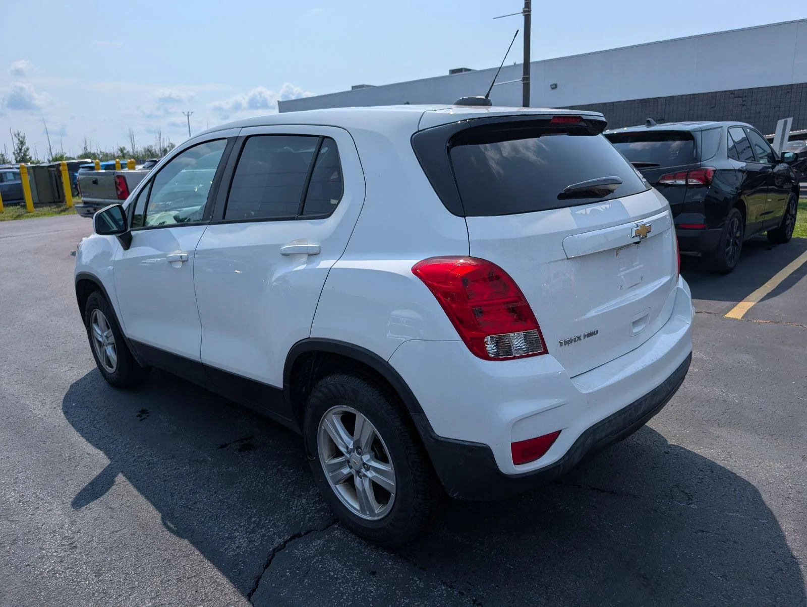 Used 2020 Summit White Chevrolet LS image 6