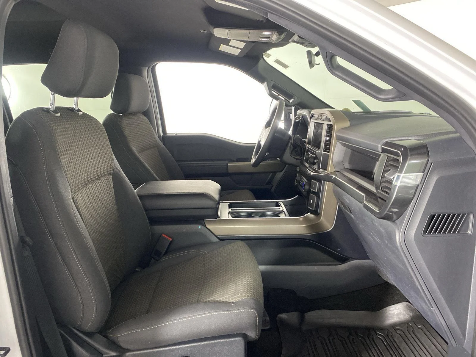 Used 2023 Oxford White Ford XL image 33