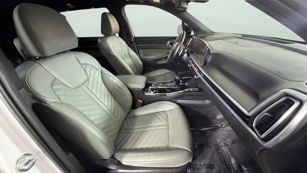 Used 2024 White Kia X-Pro SX Prestige image 37