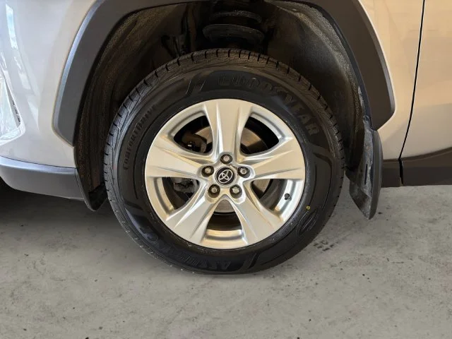 Used 2020 Silver Toyota XLE image 15