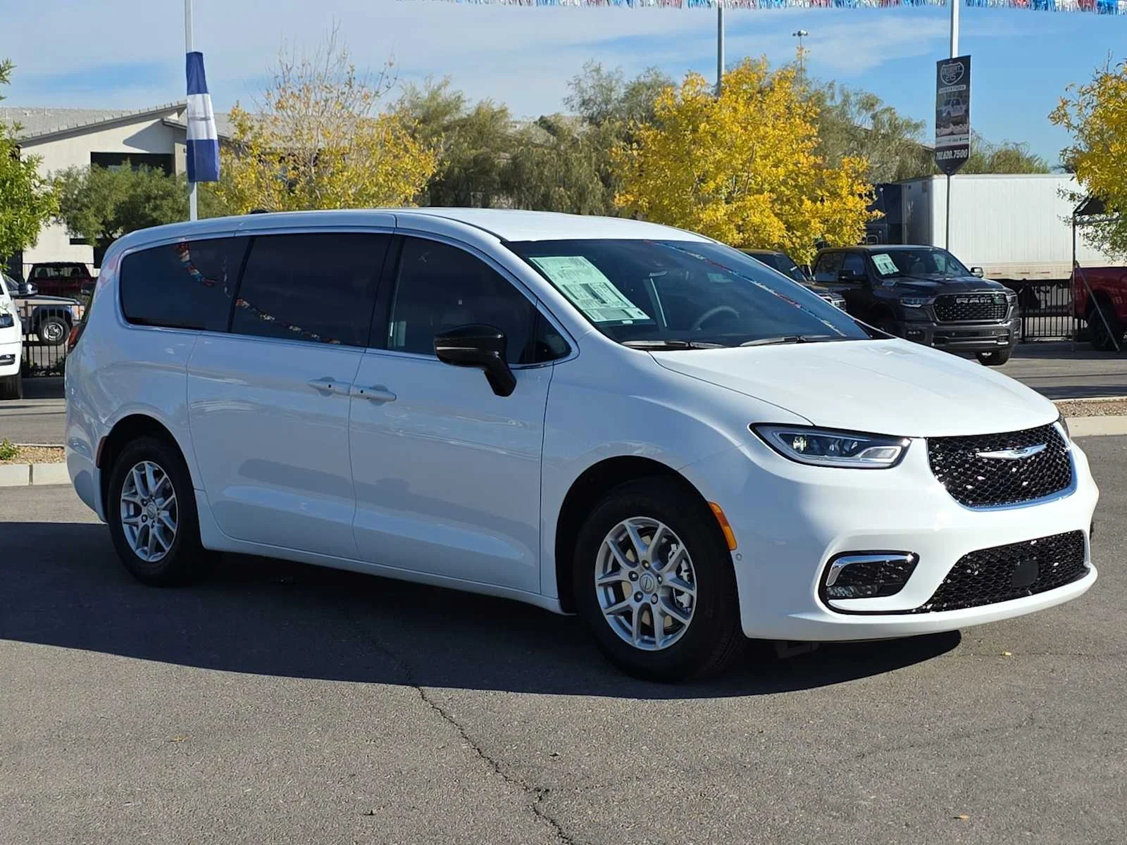 New 2026 Bright White Clear-Coat Exterior Paint Chrysler Select image 6