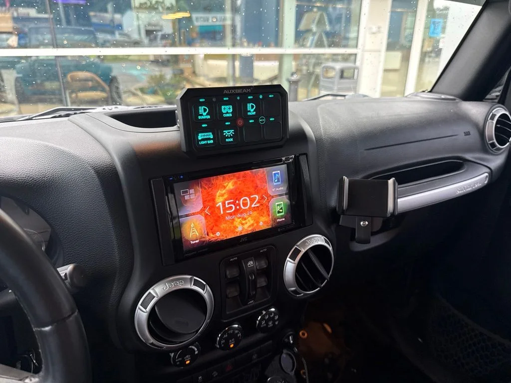 Used 2015 Black Jeep Unlimited Rubicon image 6
