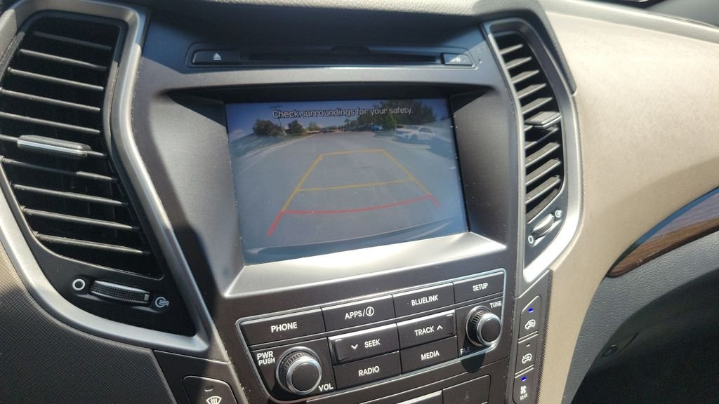 Used 2017 White Hyundai SE image 17