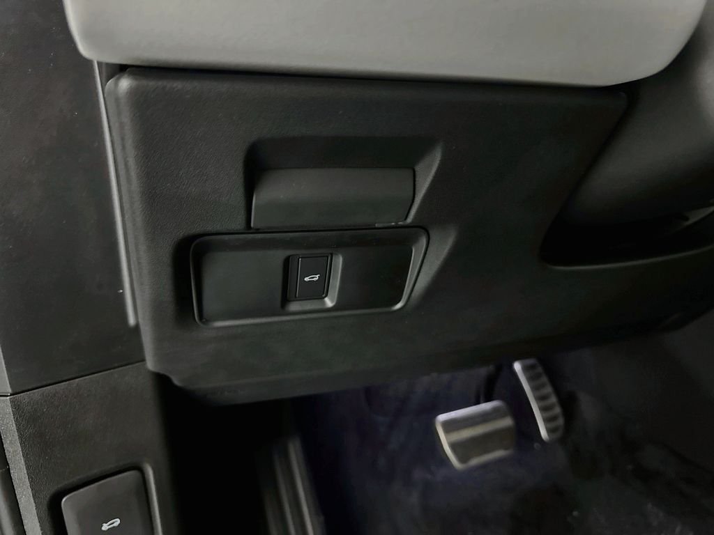 New 2026 Tribeca Blue Land Rover Hoxton Edition image 10