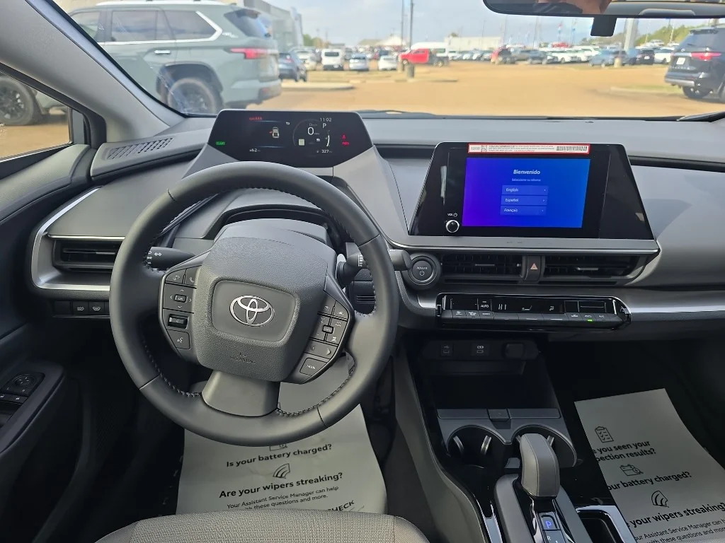 2026 Toyota Prius LE - Photo 4