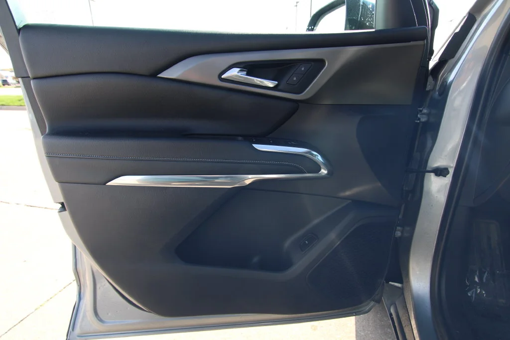 Used 2025 Gray Chevrolet LT image 36