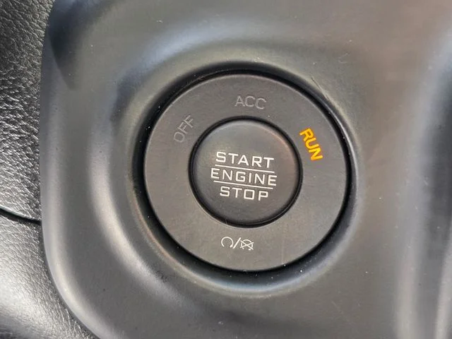 Used 2023  Jeep Sport image 19
