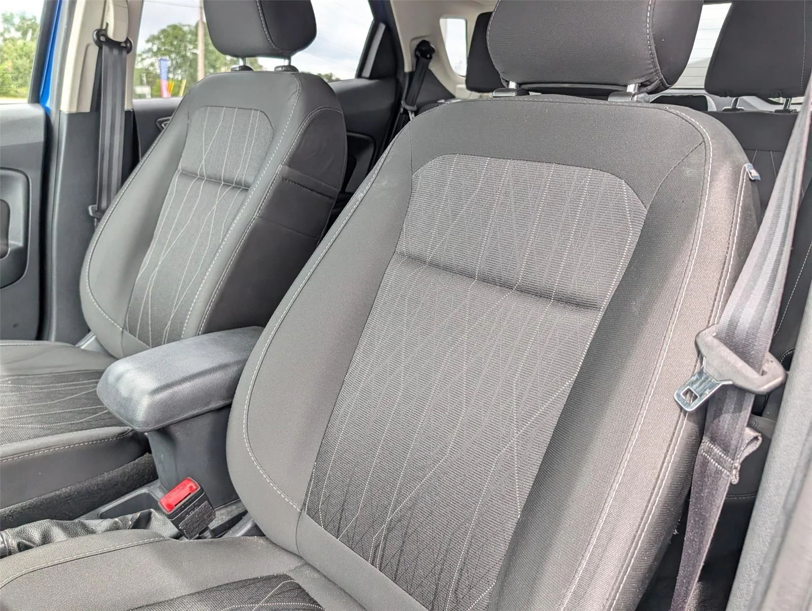 Used 2021 Lightning Blue Ford SE image 12