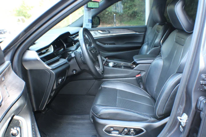 Used 2022 Gray Jeep Overland 4x4 image 14