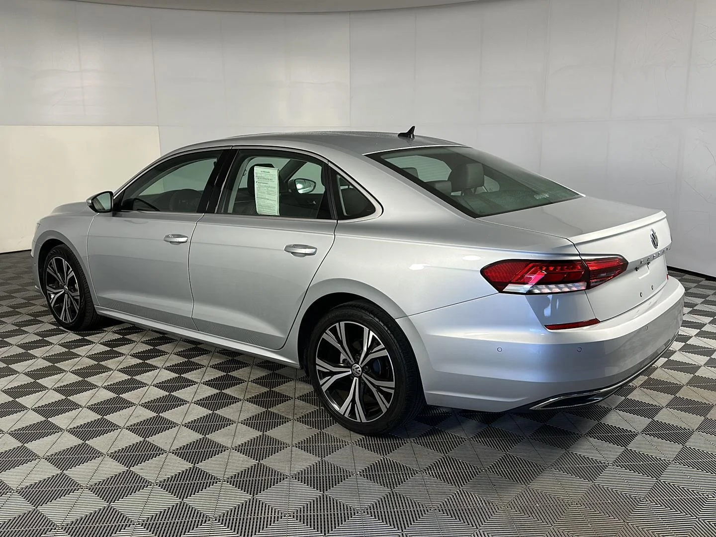 Used 2020 Platinum Gray Metallic Volkswagen 2.0T SEL image 24