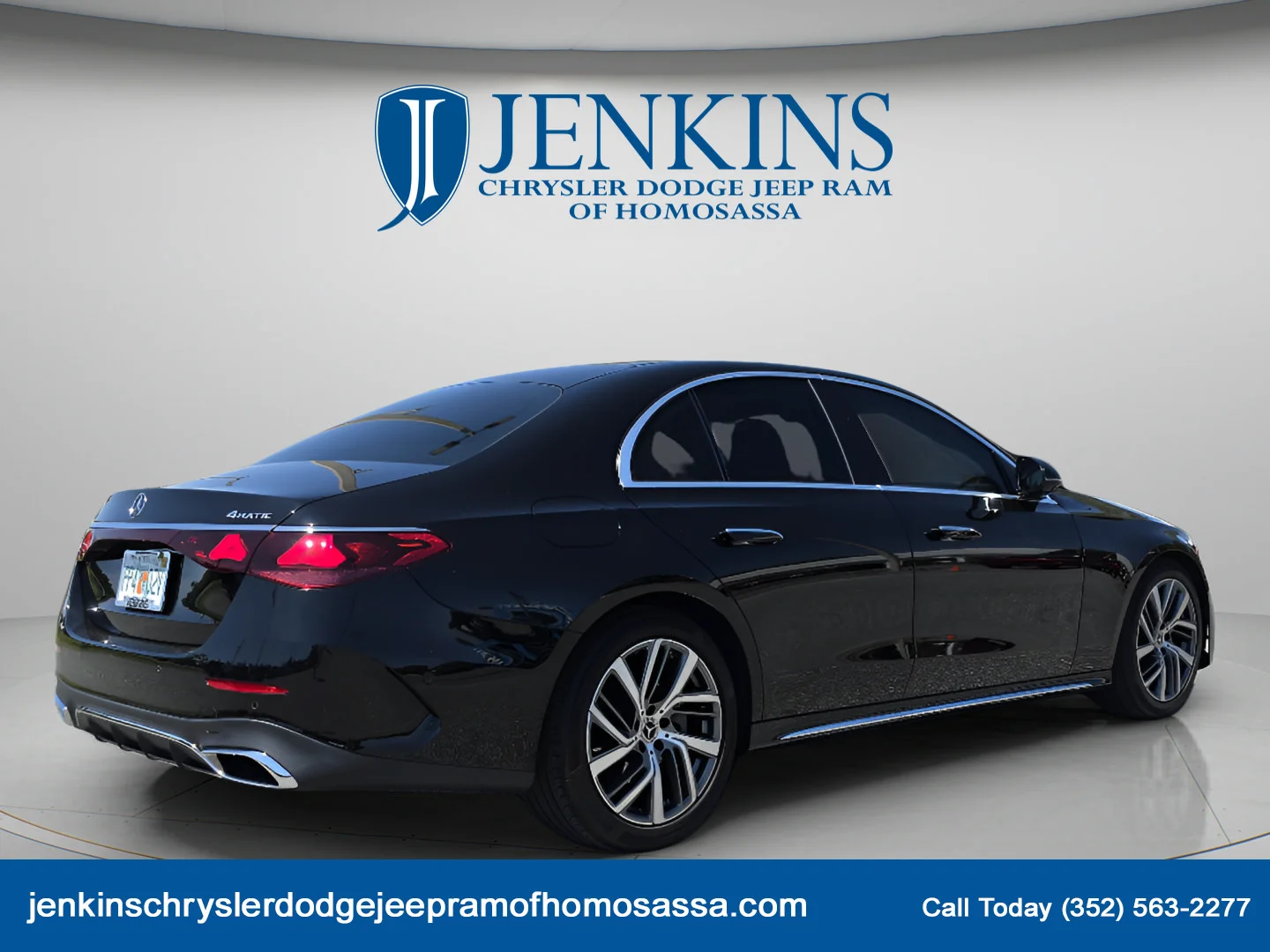 Used 2025 Obsidian Black Metallic Mercedes-Benz E 350 image 3