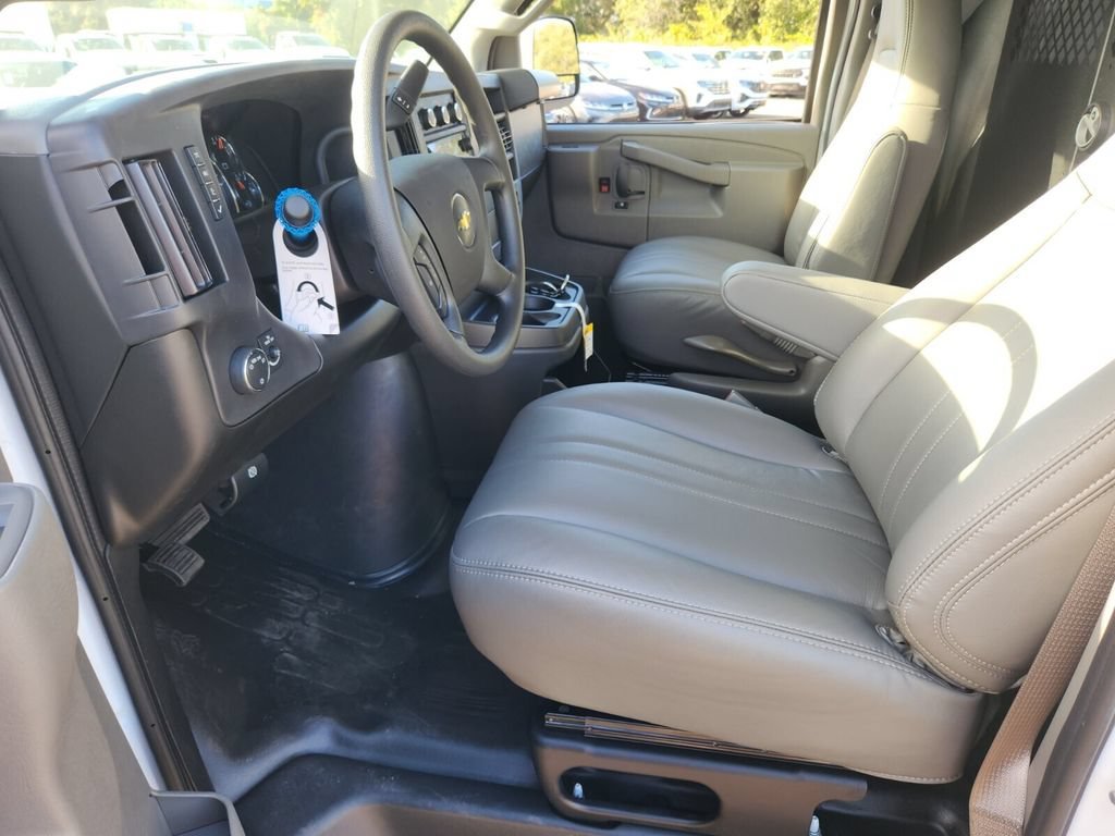 2025 Chevrolet Express Cargo Work Van - Photo 6