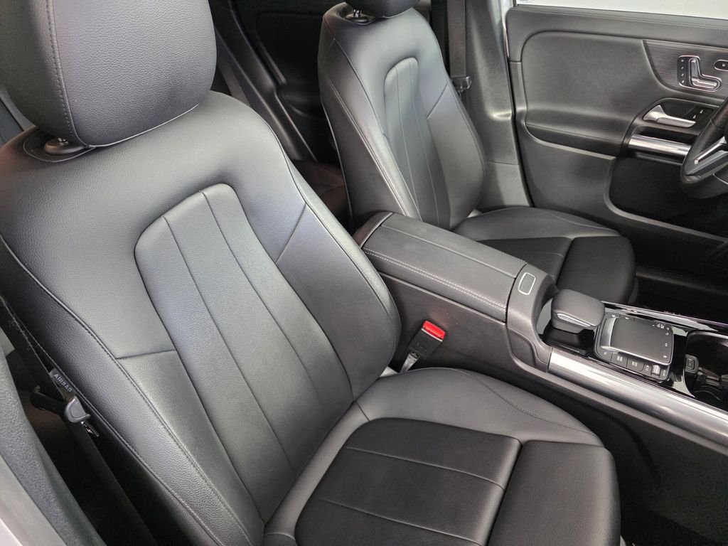 Used 2021 Silver Mercedes-Benz GLA 250 image 25