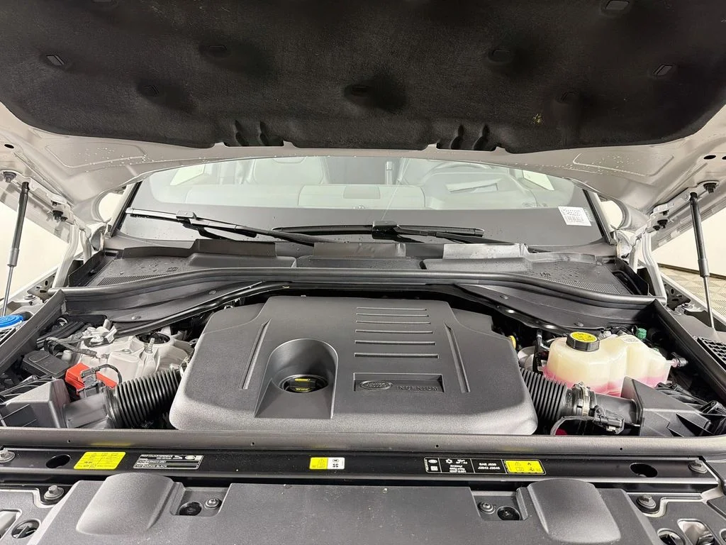 New 2026 Borasco Grey Land Rover Dynamic SE image 32