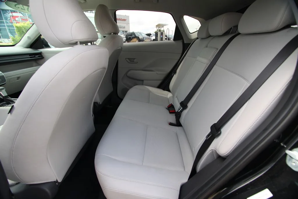 Used 2025 Black Hyundai SEL image 7