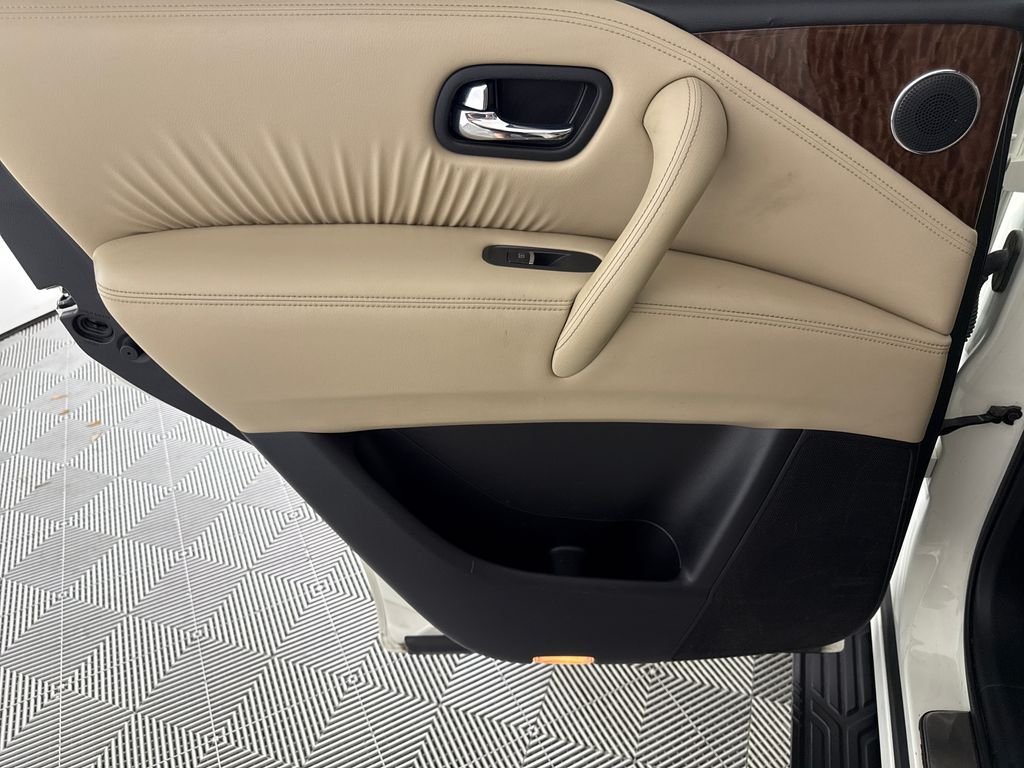 Used 2020 White Nissan Platinum image 12