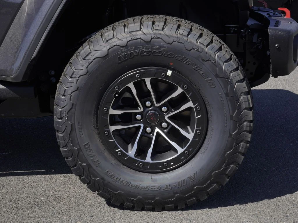 New 2026 Granite Crystal Metallic Clear-Coat Exterior Paint Jeep Rubicon X image 9