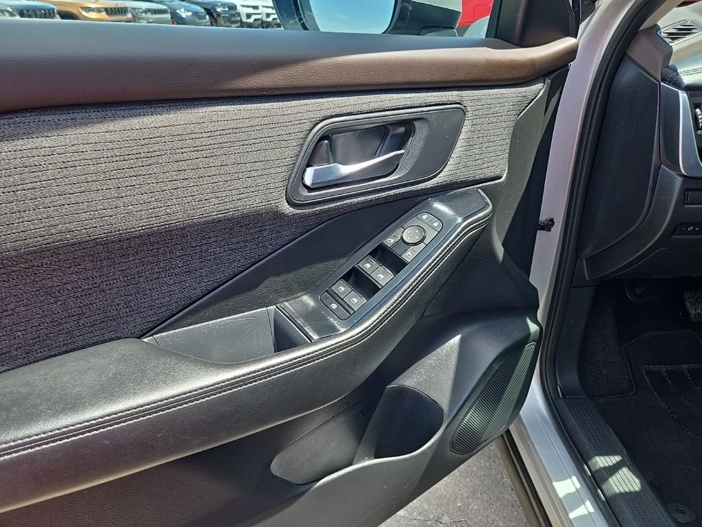 Used 2023 Silver Nissan SV image 30
