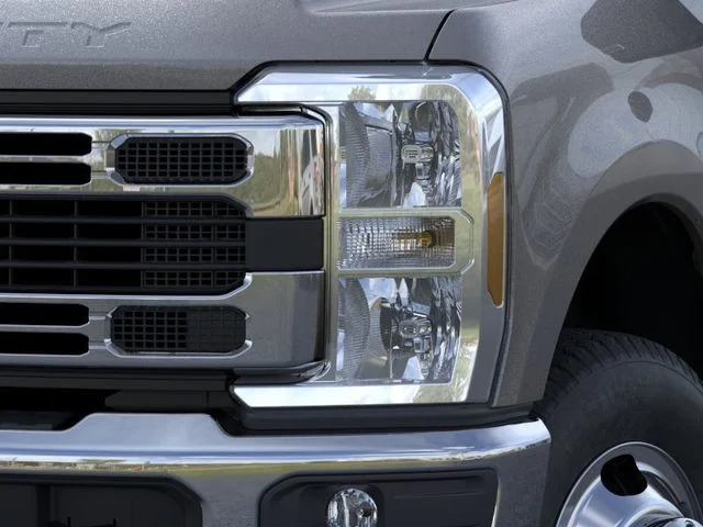 New 2026 Carbonized Gray Metallic Ford XLT image 18