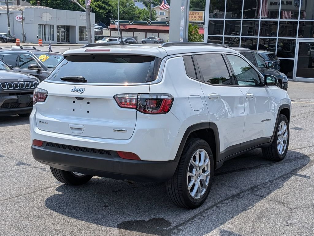 Used 2022 White Jeep Latitude Lux image 6