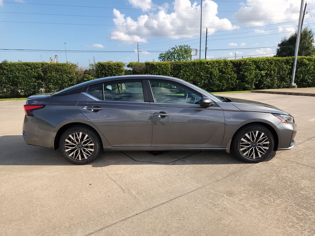 New 2026 Gray Nissan 2.5 SV image 4