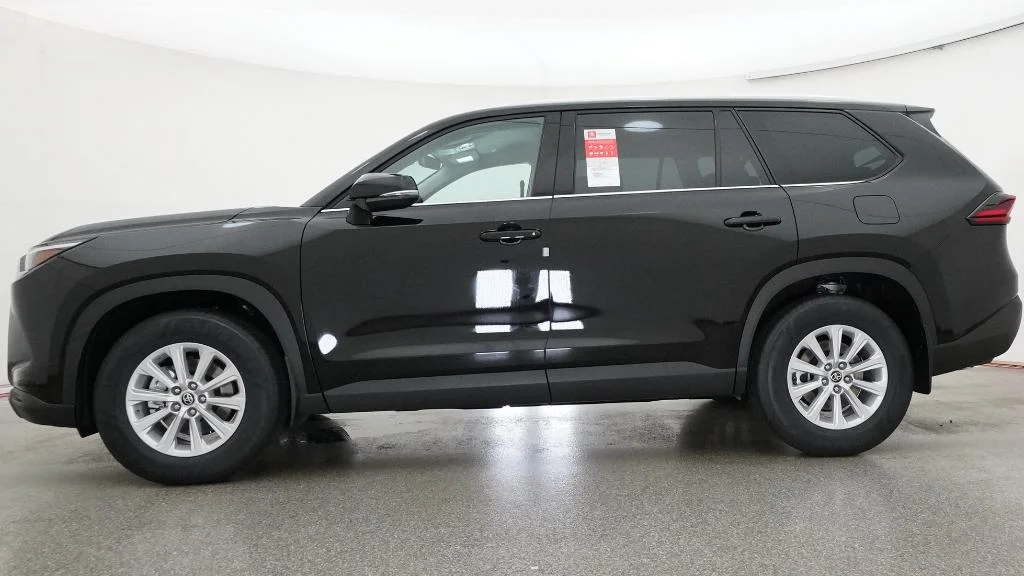 New 2026 Midnight Black Metallic Toyota XLE image 15