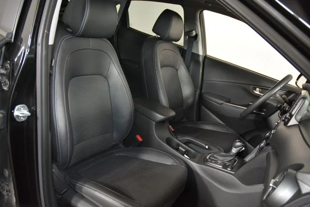 Used 2021 Black Hyundai Ultimate image 14
