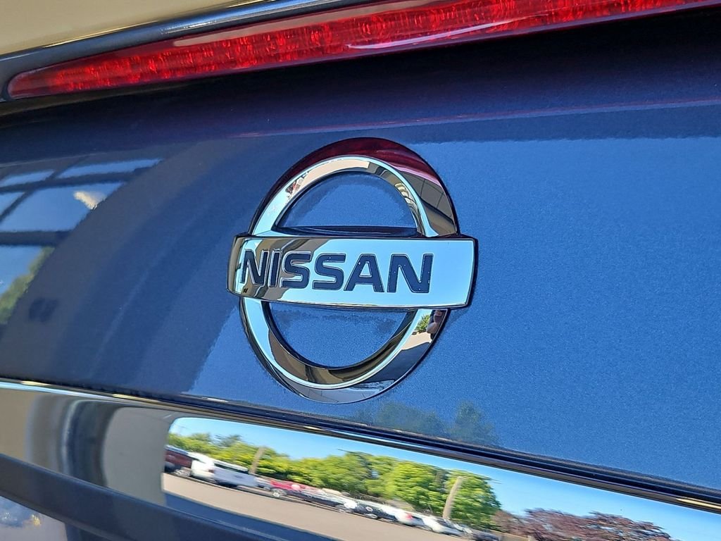 Used 2009 Dark Slate Metallic Nissan Hybrid image 24