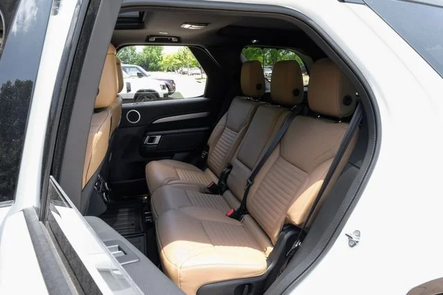 Used 2025 White Land Rover Dynamic SE image 49