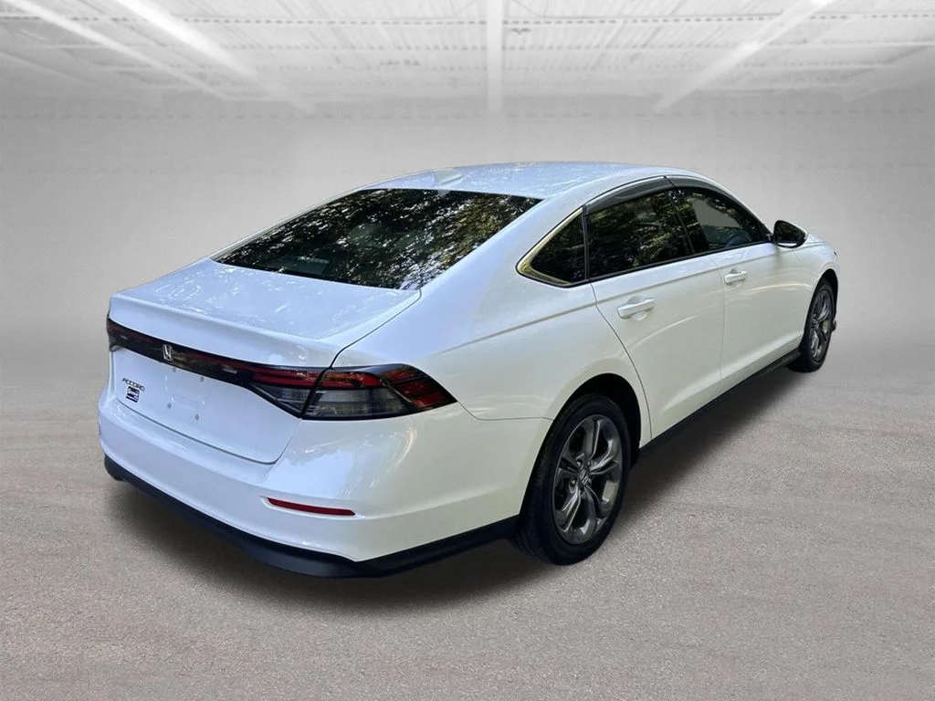 Used 2023 White Honda EX image 5