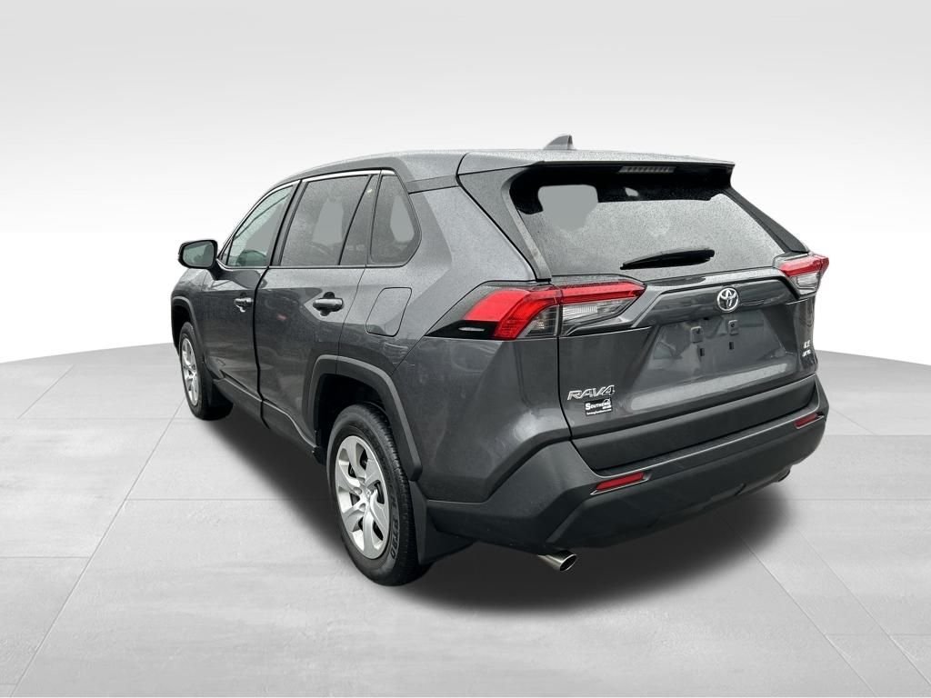 2023 Toyota RAV4 LE photo 2