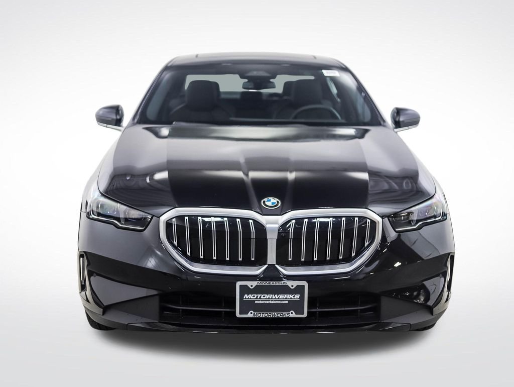 Used 2026 Black Sapphire Metallic BMW 530i xDrive image 9
