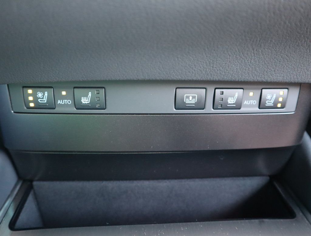 2025 Lexus ES 350 - Photo 33