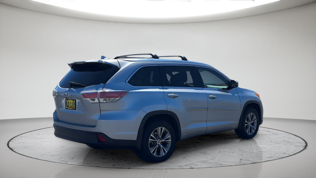 Used 2014 Silver Toyota XLE V6 image 6