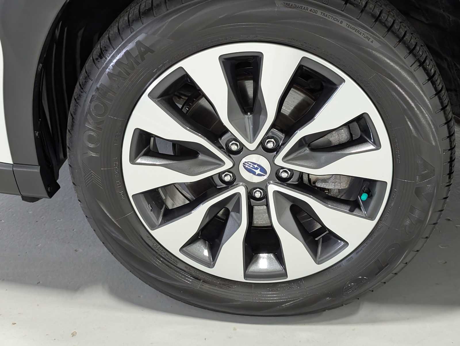 Used 2025 Crystal White Pearl Subaru Limited image 3