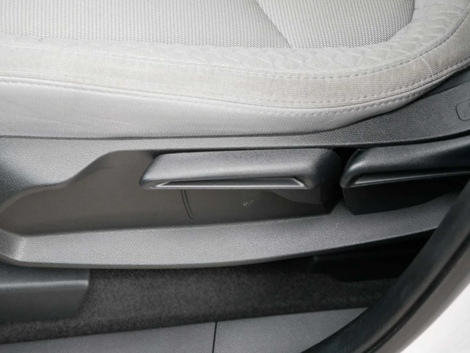 2023 Honda Pilot LX - Photo 56
