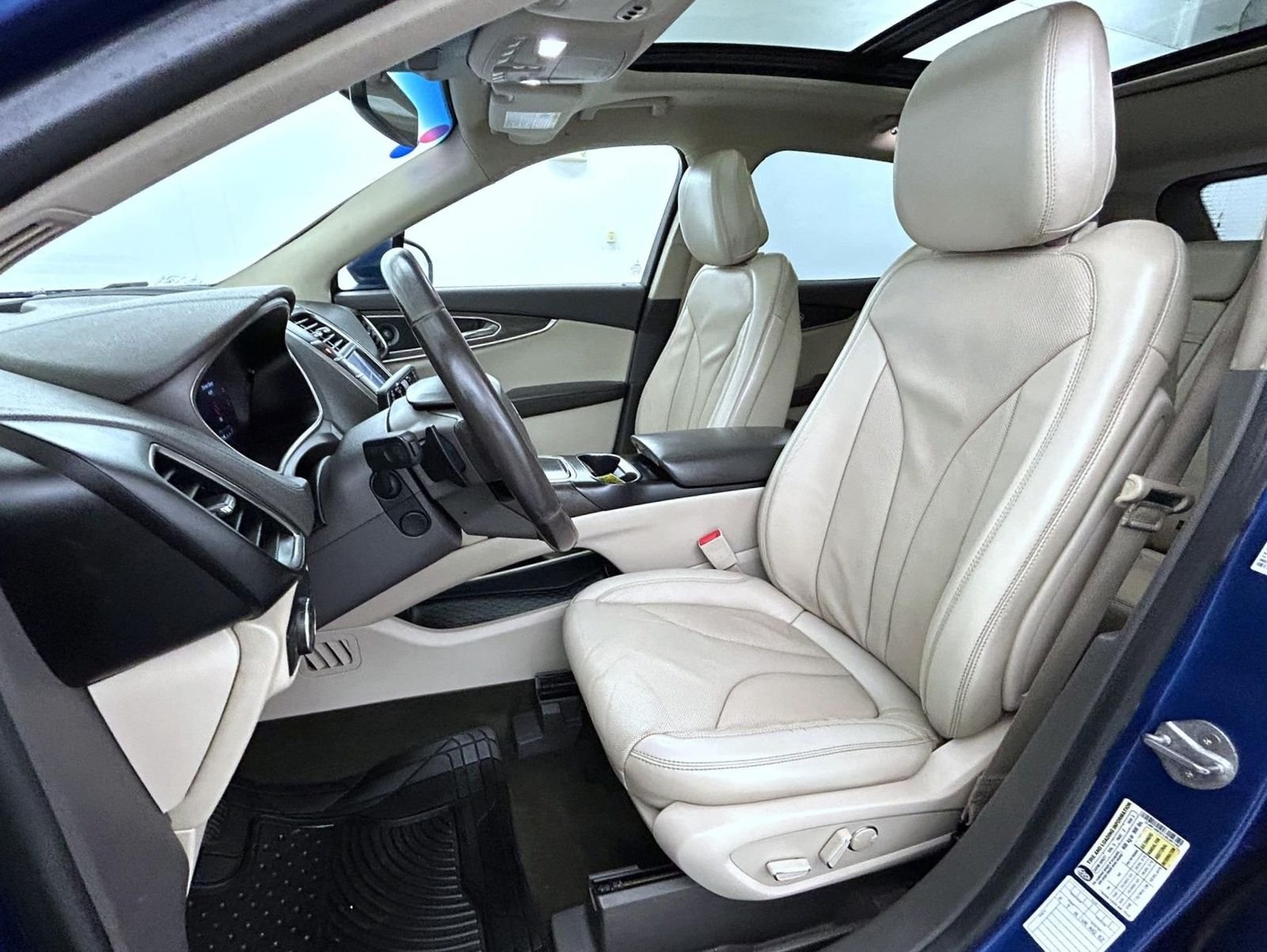 Used 2020 Blue Lincoln Reserve image 10