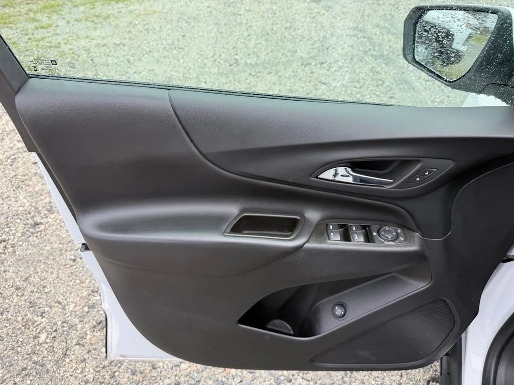 Used 2023 Iridescent Pearl Tricoat Chevrolet LT image 21